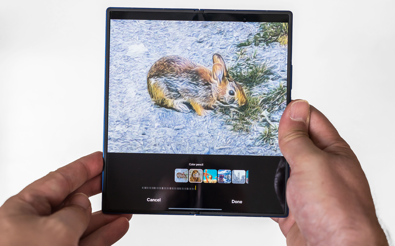 Samsung Galaxy Z Fold7 showing Drawing Assist turning photo into art.
