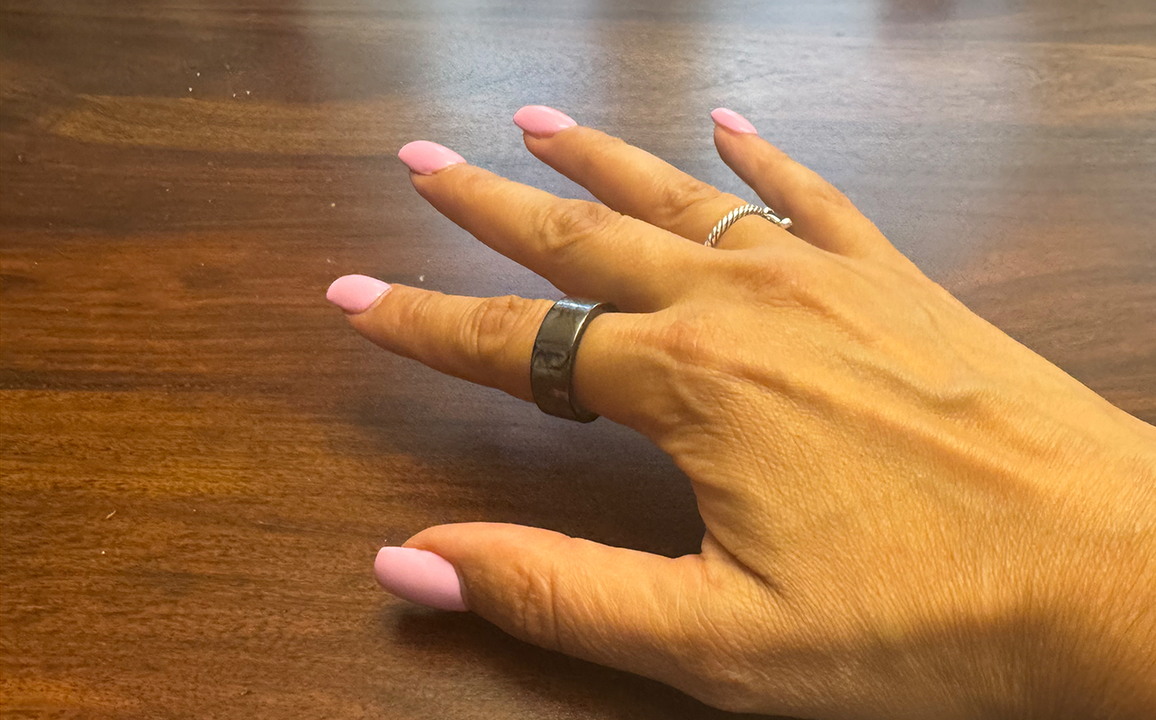 A hand wearing the Ultrahuman Ring Air
