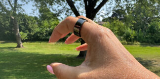 Ultrahuman Ring Air on finger outside