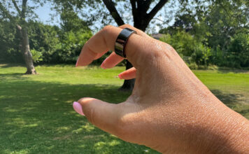 Ultrahuman Ring Air on finger outside