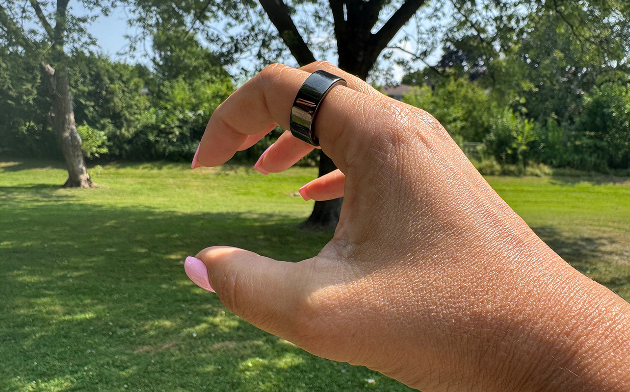 Ultrahuman Ring Air on finger outside
