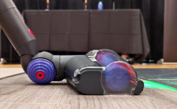 Dyson V16 Piston Animal floorhead viewed from the side on the floor.