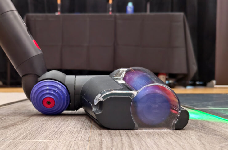 Dyson V16 Piston Animal floorhead viewed from the side on the floor.