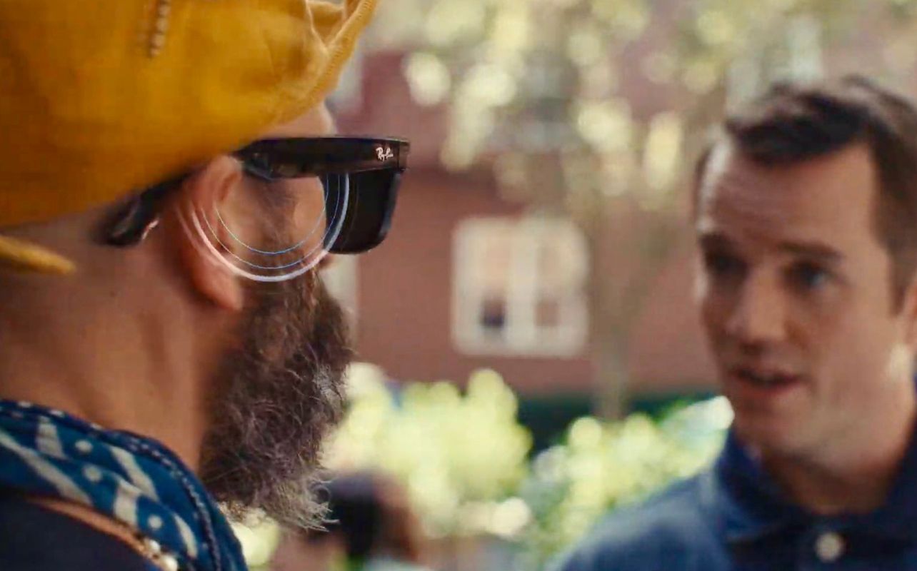 A wearer of the Ray-Ban Meta (Gen 2) sunglasses talks to someone with the new feature and a outdoor background.