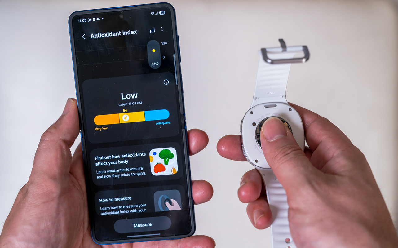 Using Antioxidant Index test on Samsung Galaxy Watch8.