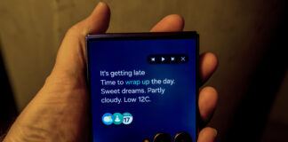 Now Brief screen on the Samsung Galaxy Z Flip7 at night.