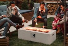 5 outdoor fireplaces that’ll turn your backyard into the coziest place around Best outdoor firepit table