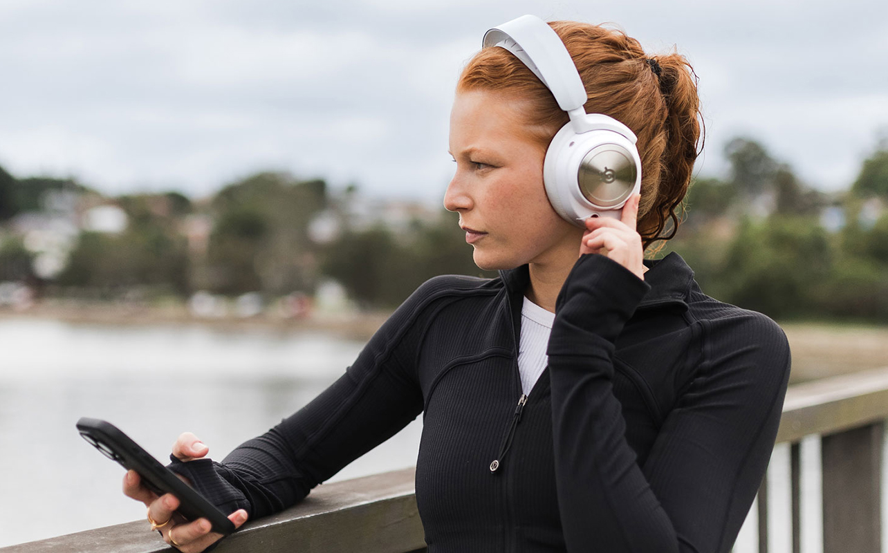 SteelSeries white headphones