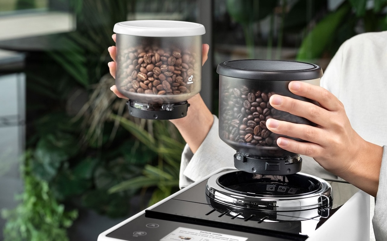 De'Longhi Rivelia Automatic Espresso Machine - White - Exclusive Retail Partner