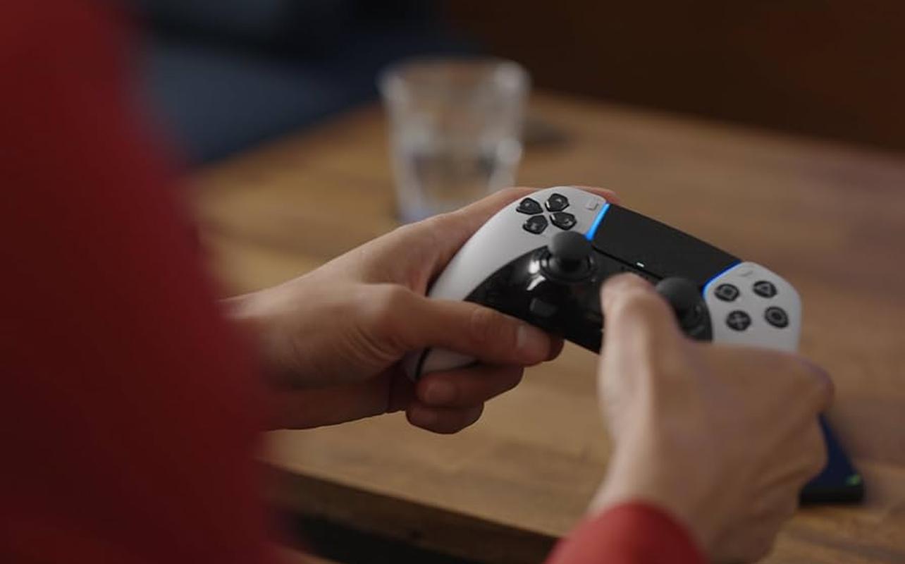 La manette sans fil DualSense Edge est la manette professionnelle de PlayStation.