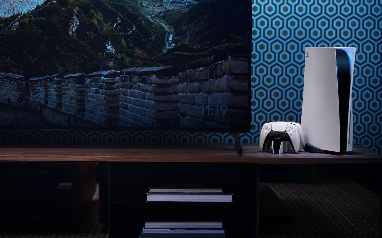 Station de recharge pour manette sans fil PlayStation 5 DualSense permettant de recharger deux manettes PS5 Dual Sense.