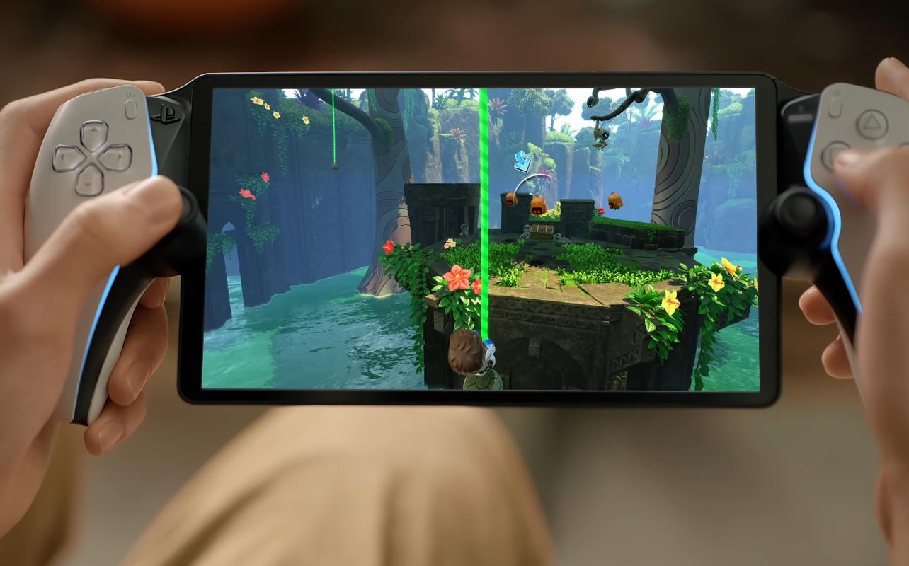 Une personne utilisant le PlayStation Portal Remote Player pour jouer à Astrobot.