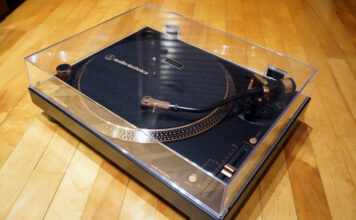AT-LP120XUSB turntable