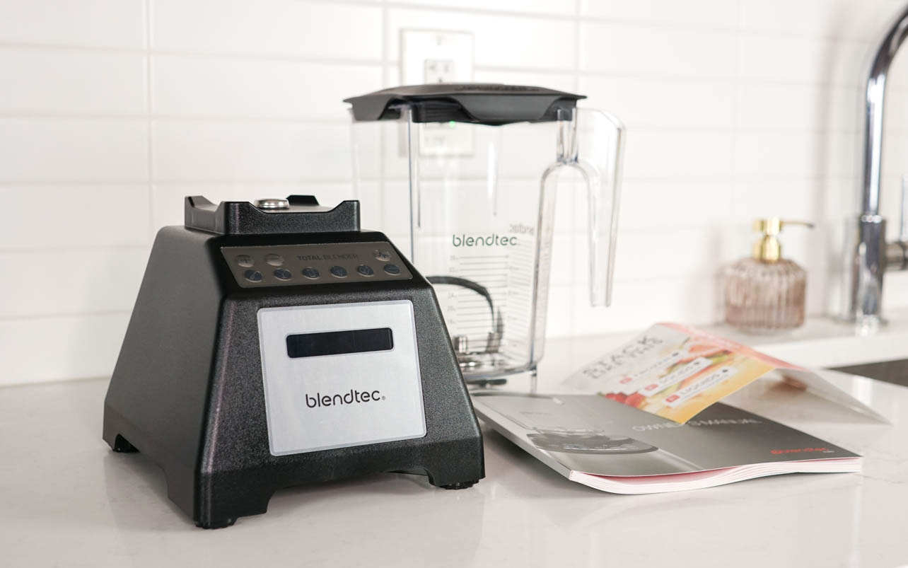 What's in the box of the Blendtec total blender