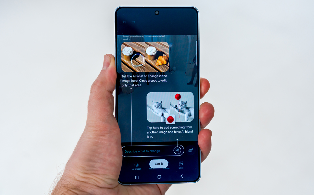 Un tutoriel de démonstration sur la façon de prendre un objet d'une photo et de le coller dans une autre à l'aide de Galaxy AI.
