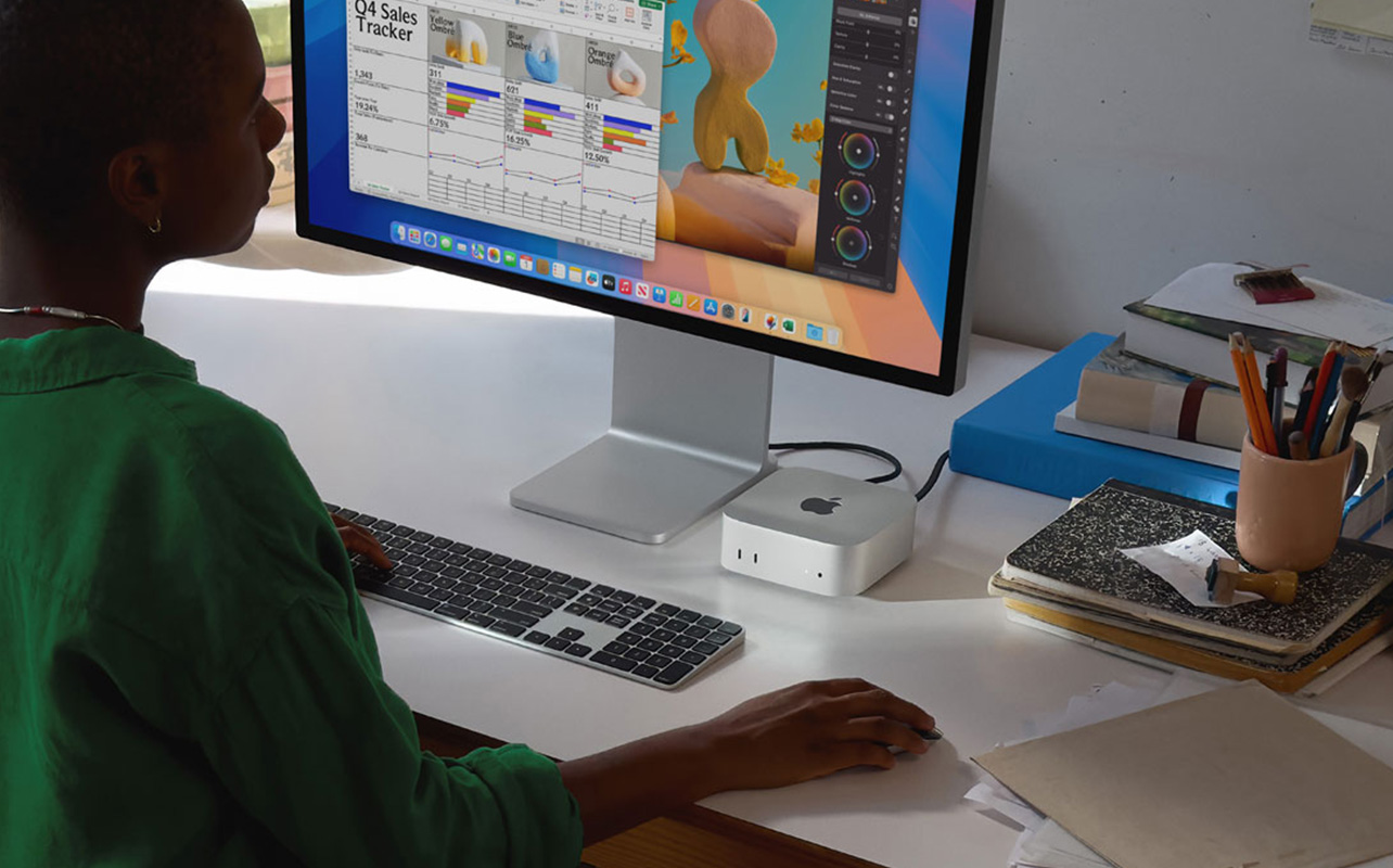 Apple Mac mini desk setup
