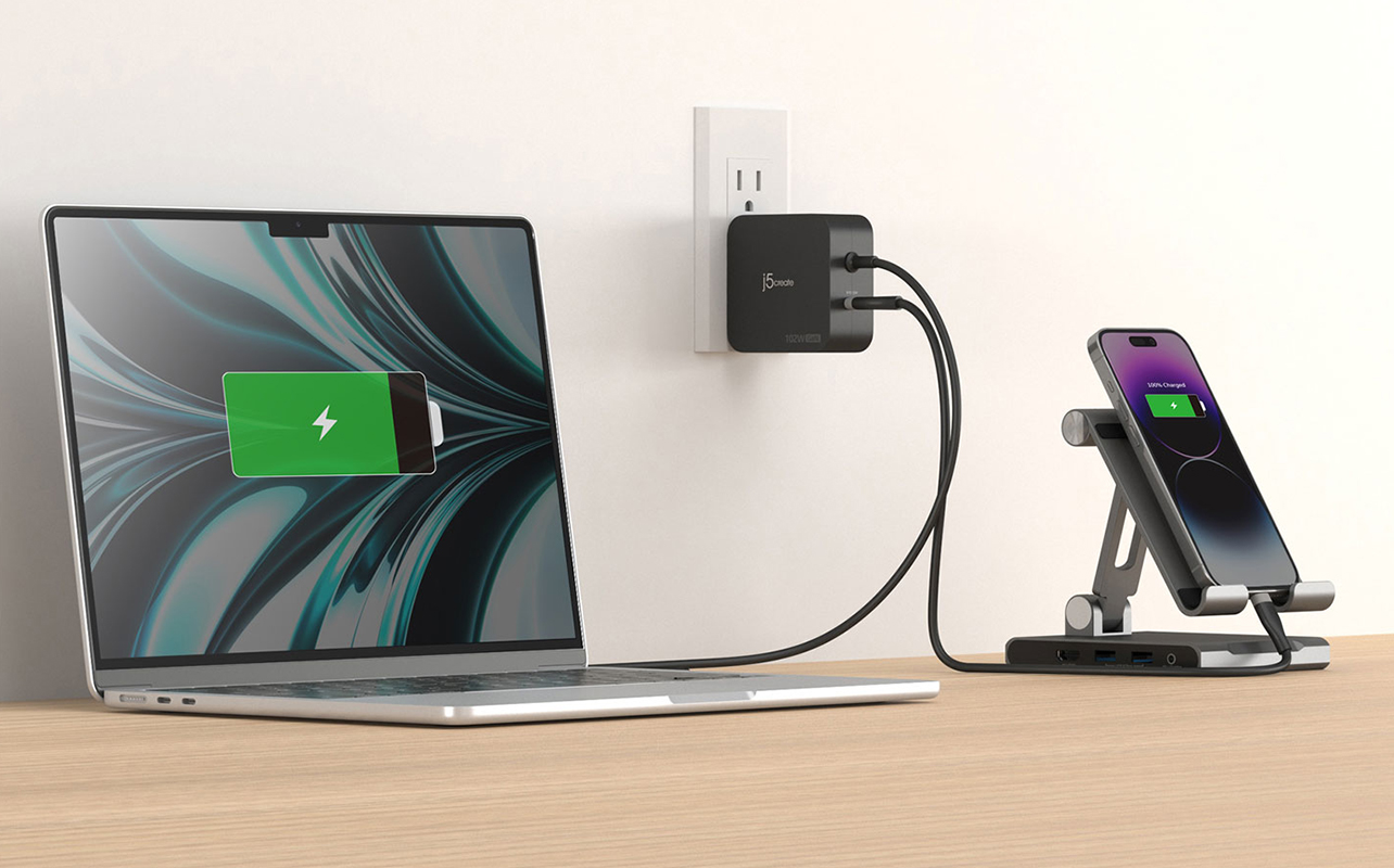 J5 create charger charging iPhone and Macbook