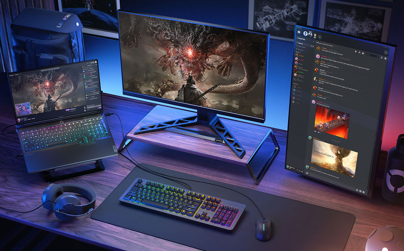 Gaming laptop and desktop connected to 2 different screens