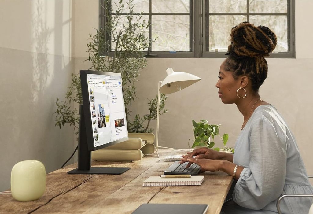 A women working on her computer.