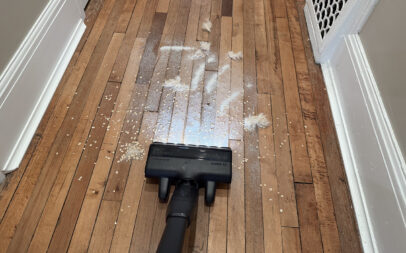 Bosch U10 cordless vacuum cleaning a mess on a floor