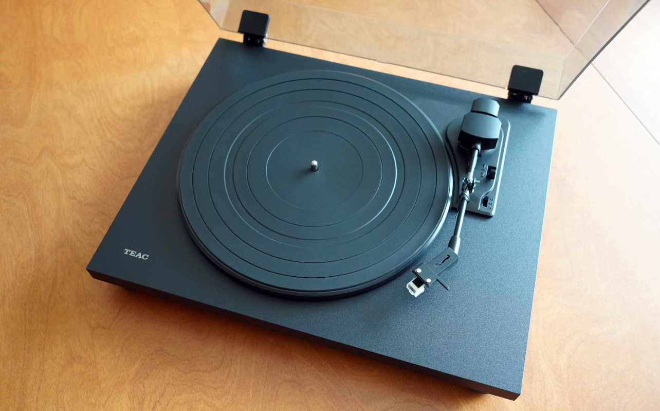 TEAC TN-180BT-A3 turntable