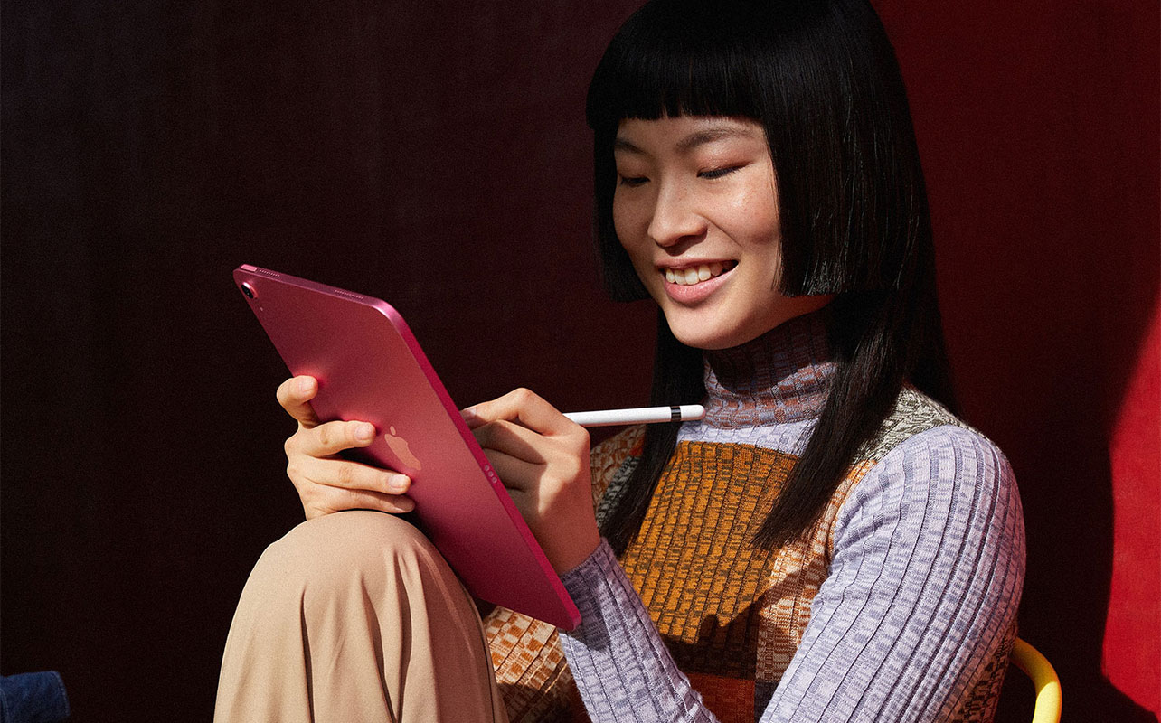 Person using iPad note taking