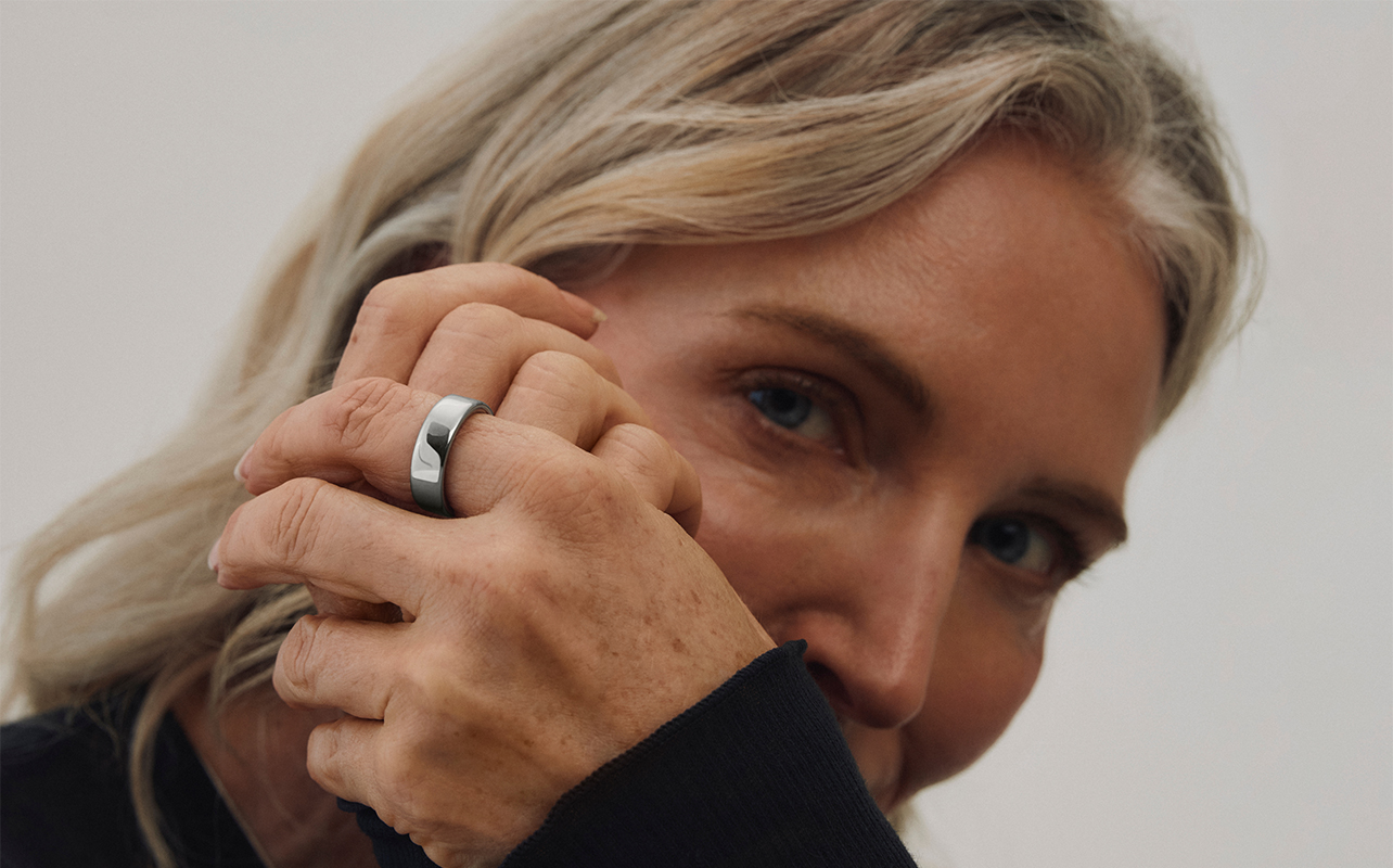 Close-up of a woman wearing the Oura Ring 5.