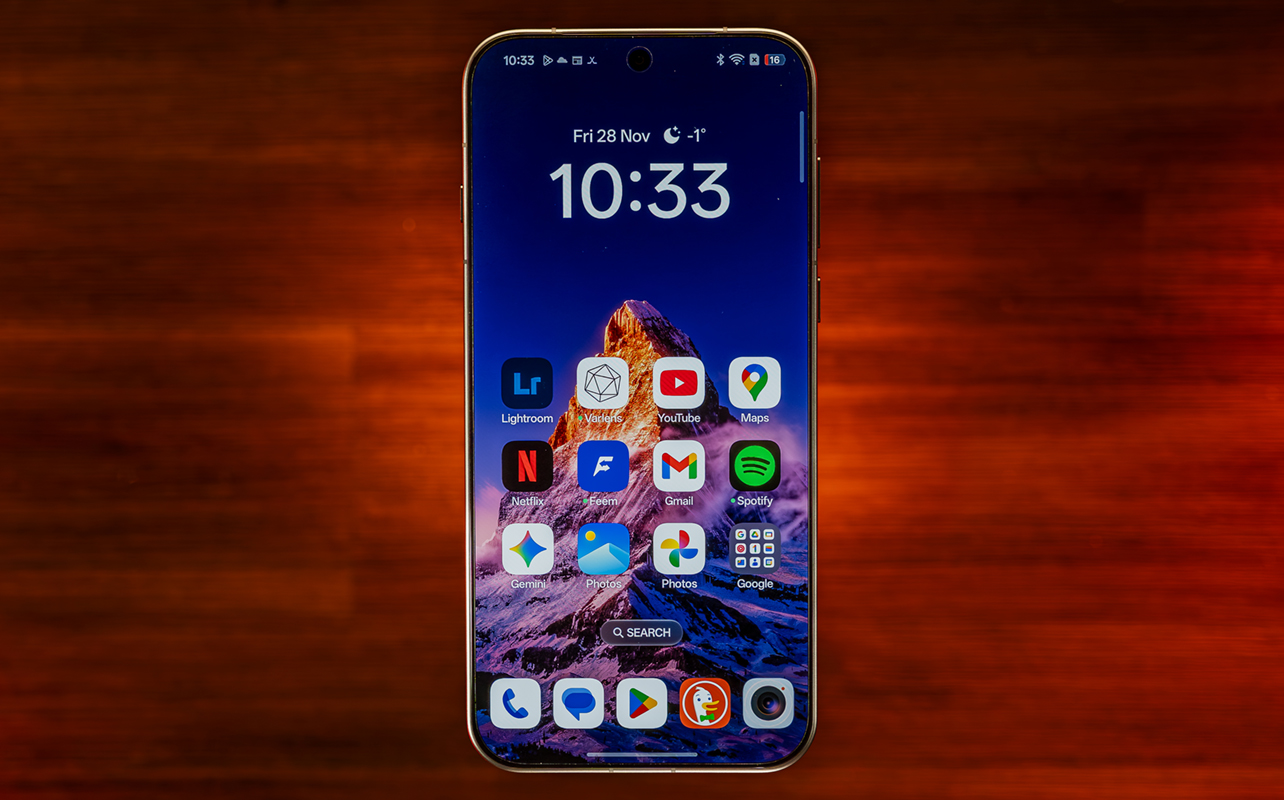 Oppo Find X9 Pro home screen.