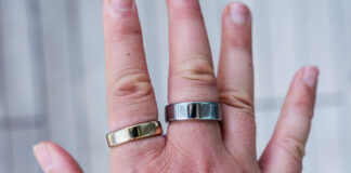 Oura Ring 5 compared to Ring 4 on right hand.