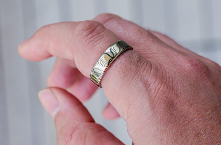 The Oura Ring 5 fits better and still tracks it all Oura Ring 5 in gold on index finger.
