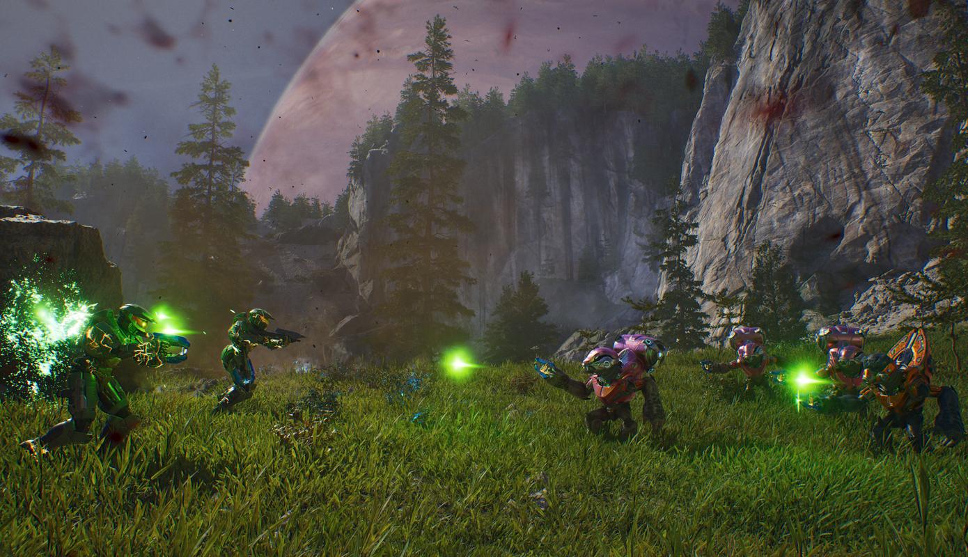 Multiple Spartans fight Covenant forces together in Halo: Campaign Evolved campaign co-op.