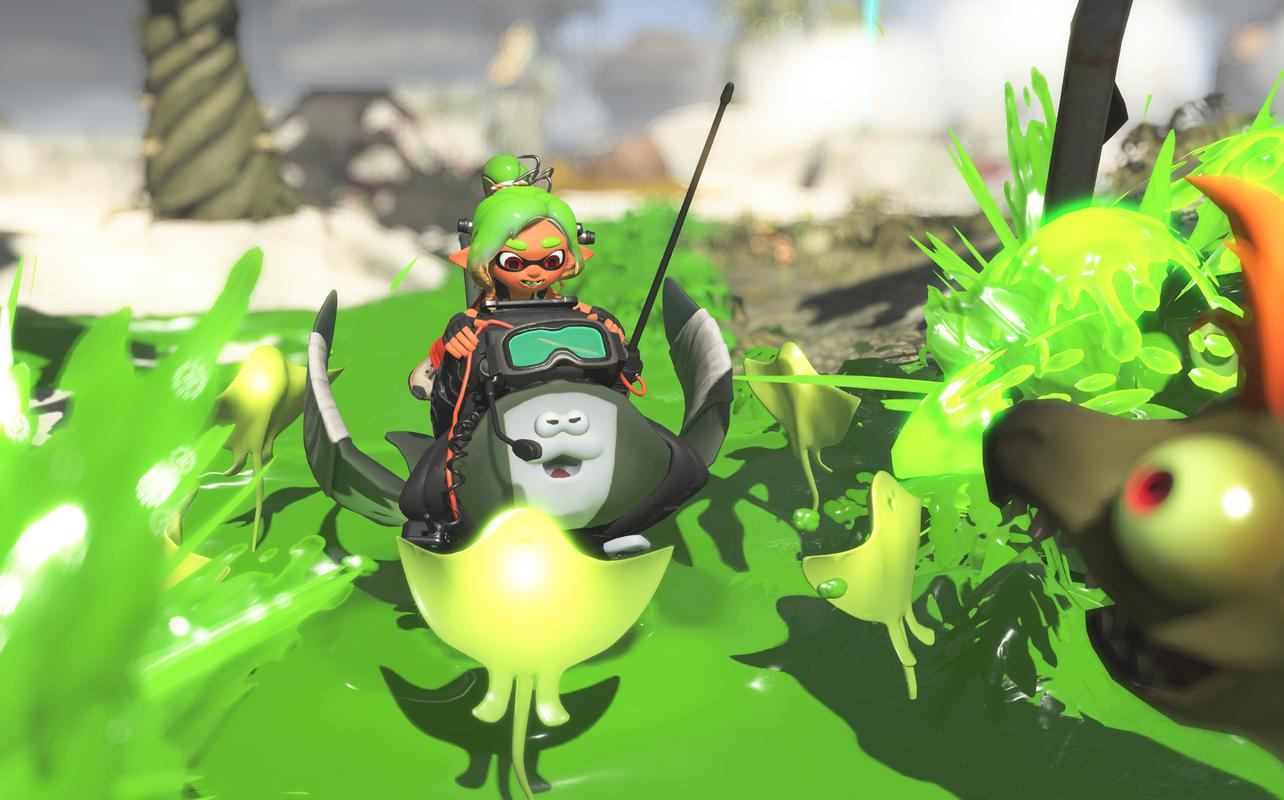 The Mechanic rides with Big Man through green ink while surrounded by Salmonids in Splatoon Raiders.