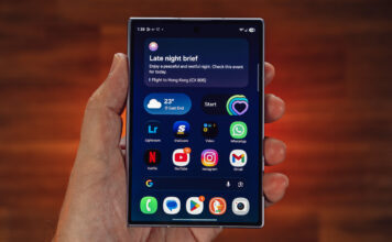 Samsung Galaxy Z Fold8 folded home screen.