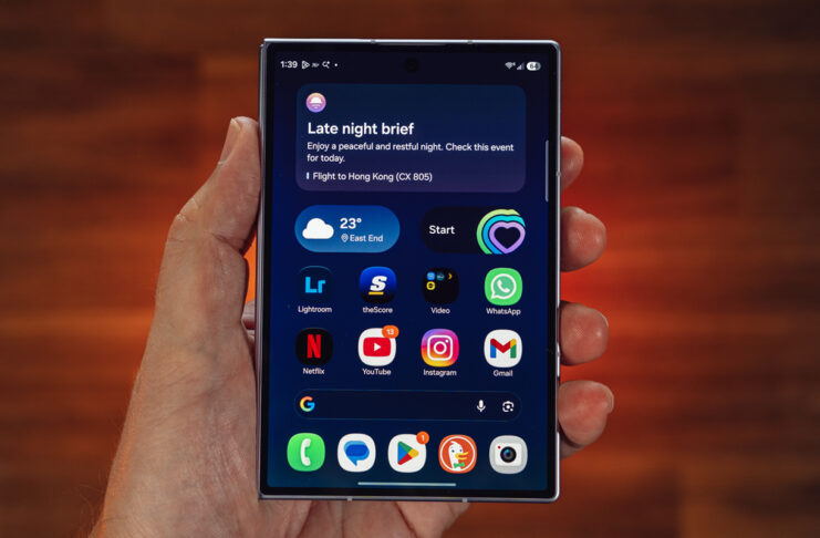Samsung Galaxy Z Fold8 folded home screen.