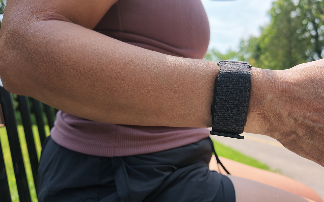 A side view of a Garmin CIRQA on a woman's wrist.