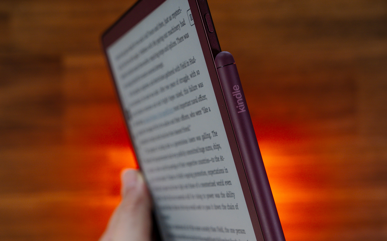 Pen attached to Kindle Scribe Colorsoft.