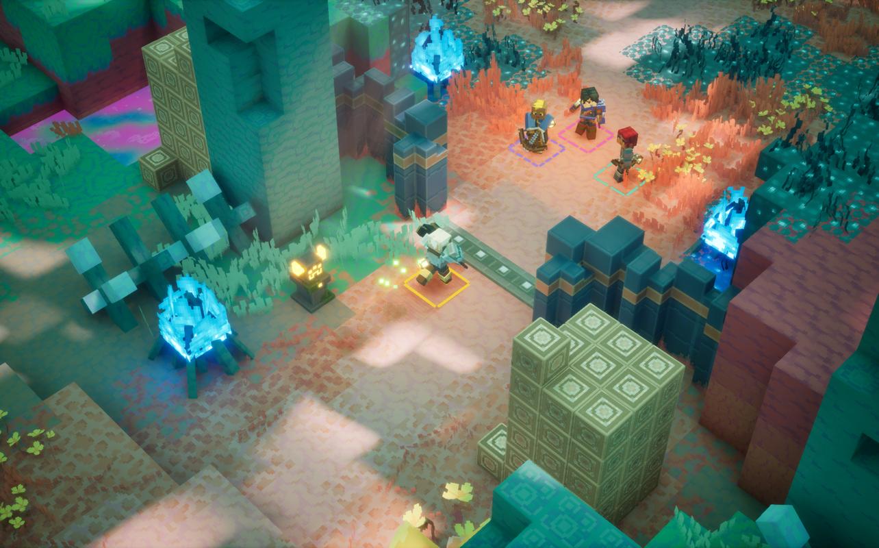 Personnages de Minecraft Dungeons II explorant une zone colorée avec des flammes bleues lumineuses et une végétation inhabituelle.