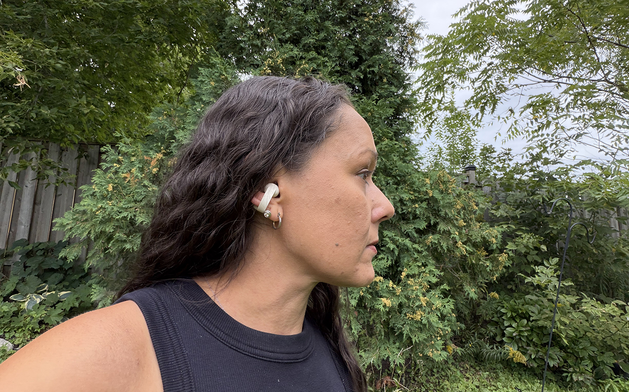 A woman wearing the Sennheiser Accentum Clip earbuds.