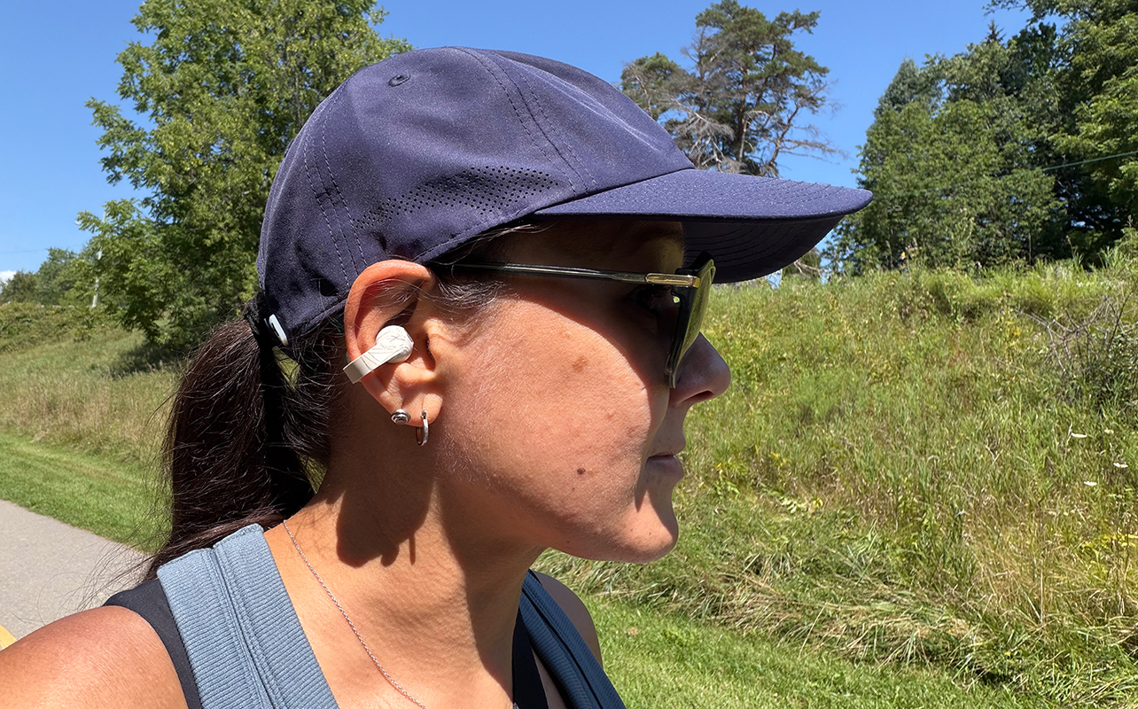 A woman wearing the Sennheiser Accentum Clip buds on a trail.