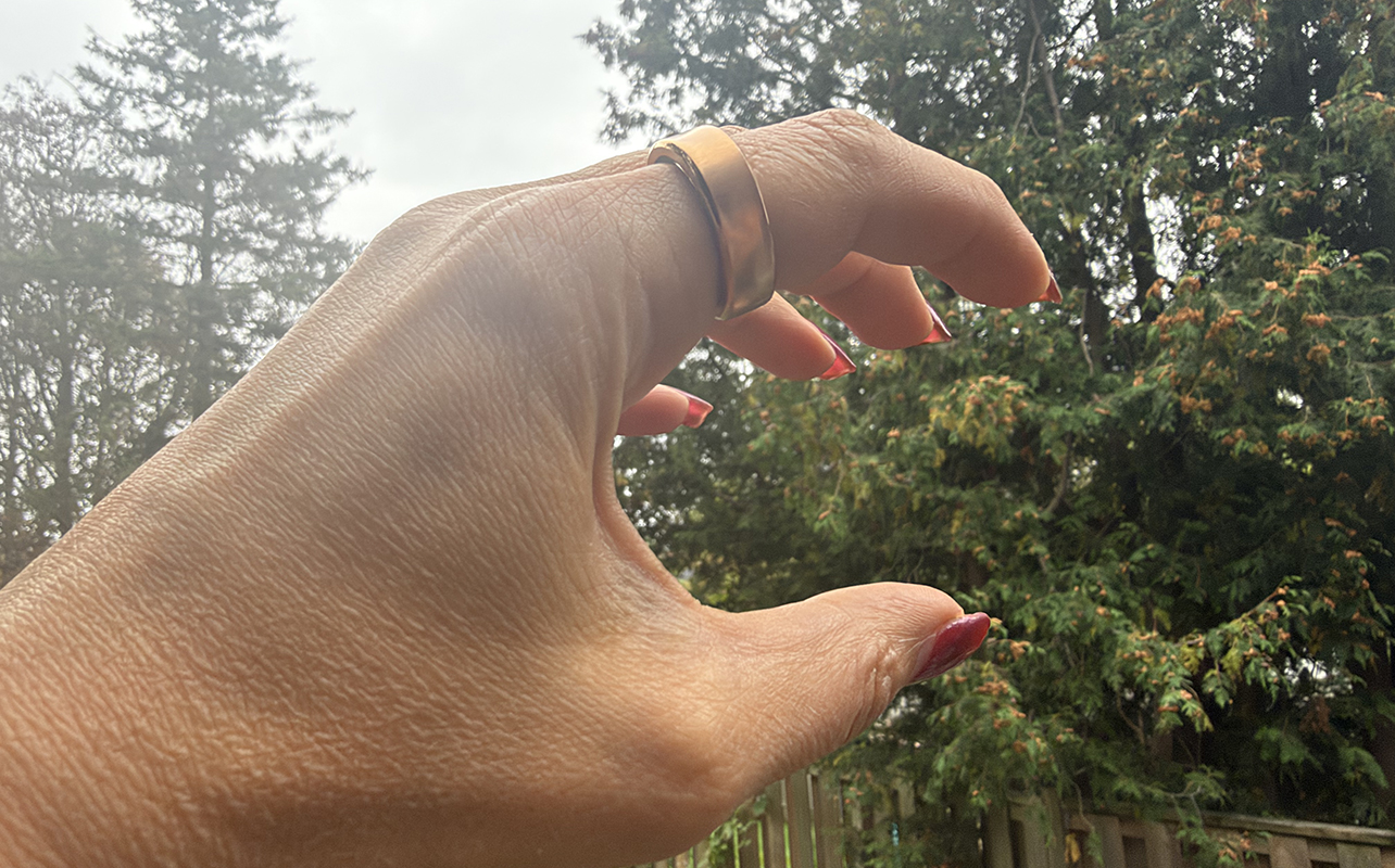 A hand held up in the air with the RingConn Gen 3